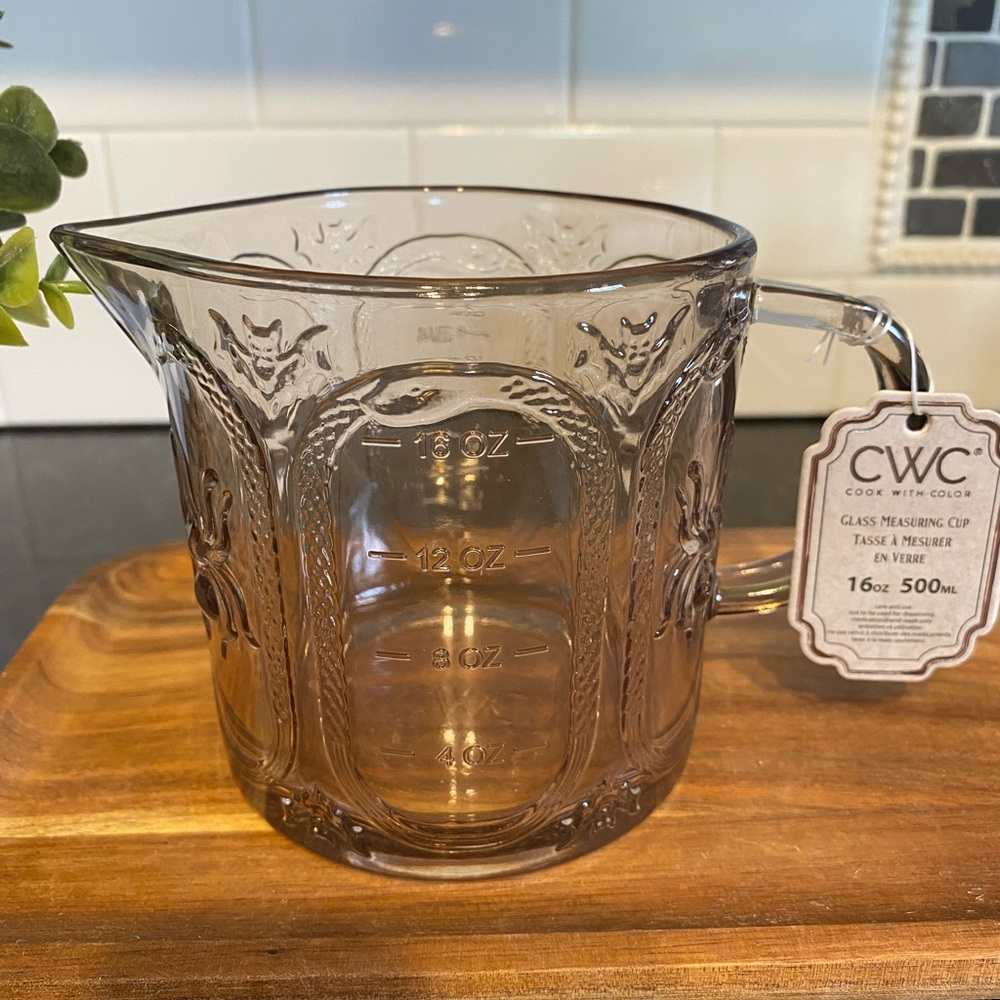 CWC Halloween Glass Measuring Cup With Spiders Bats Snakes 16oz